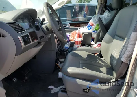 2010 Chrysler Town & Country Touring из США, поврежденный, VIN 2A4RR5DX7AR230038